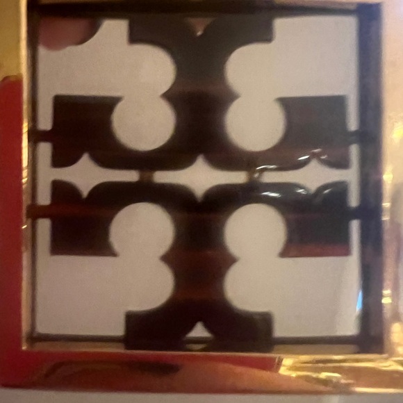 Tory Burch Logo Pendent - Picture 5 of 6